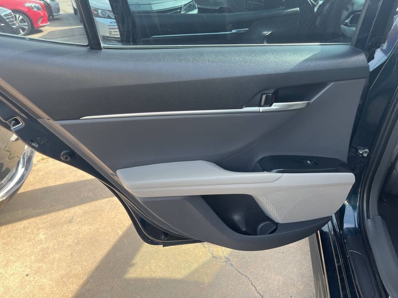 Toyota Camry Vehicle Image 18
