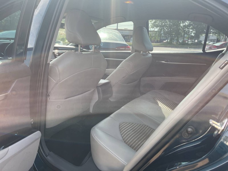Toyota Camry Vehicle Image 19