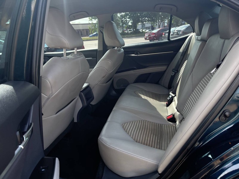 Toyota Camry Vehicle Image 20