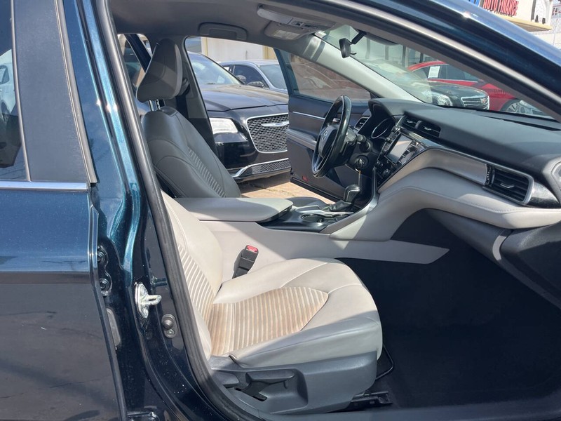 Toyota Camry Vehicle Image 23