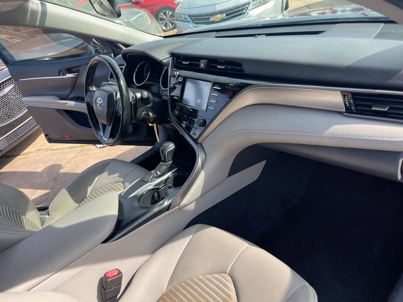 Toyota Camry Vehicle Image 24