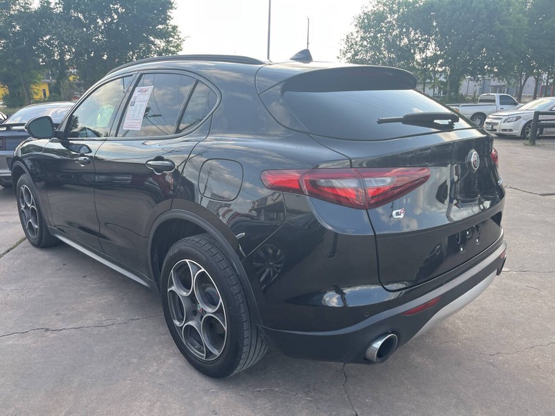 Alfa Romeo Stelvio Vehicle Image 04