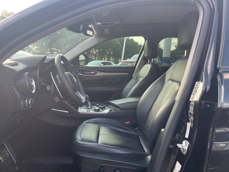 Alfa Romeo Stelvio Vehicle Image 06