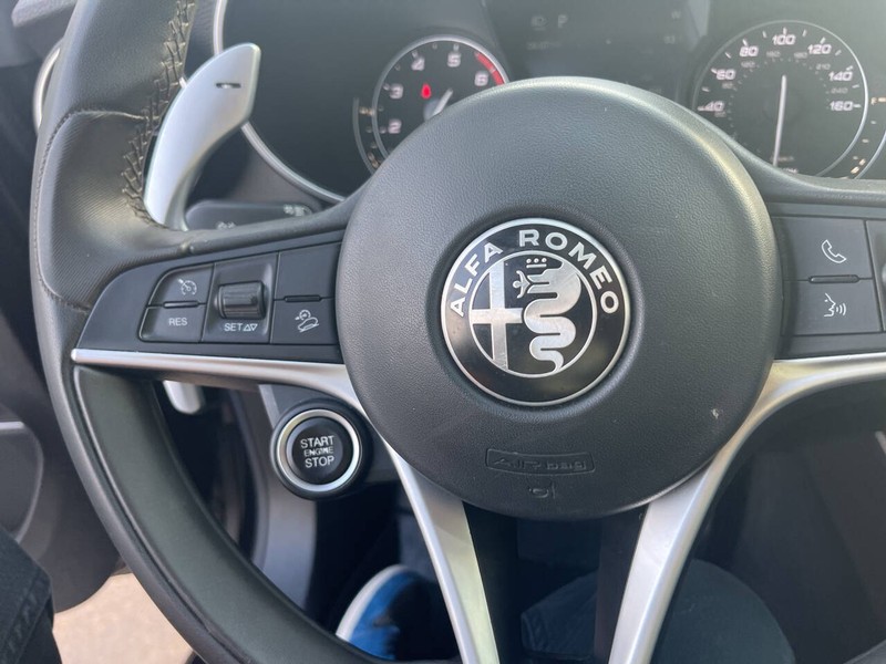 Alfa Romeo Stelvio Vehicle Image 09