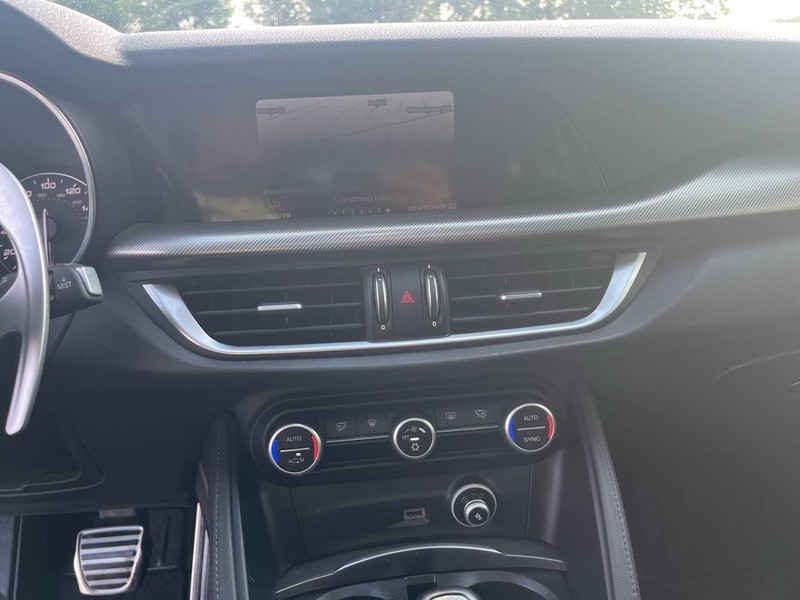 Alfa Romeo Stelvio Vehicle Image 10
