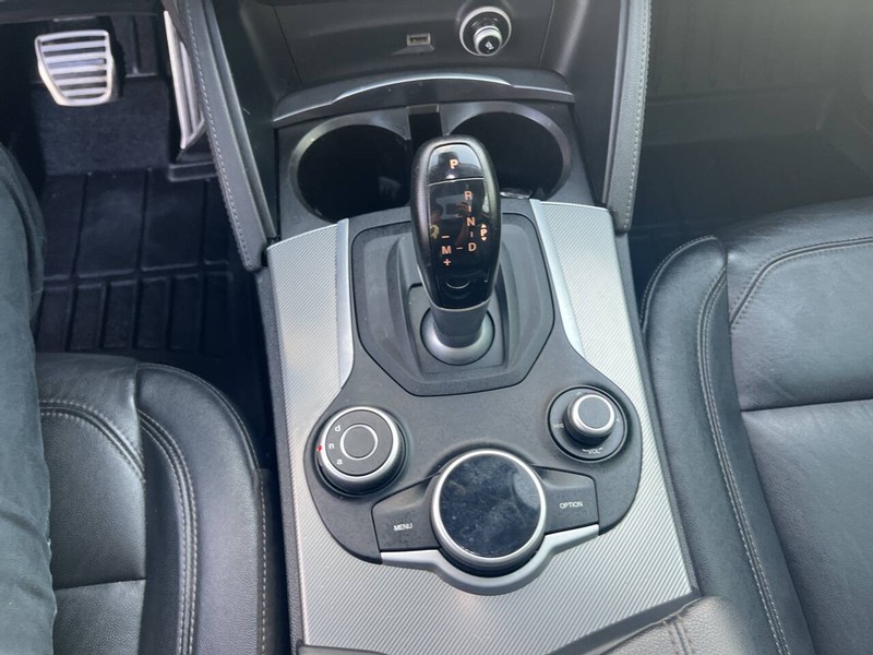 Alfa Romeo Stelvio Vehicle Image 11