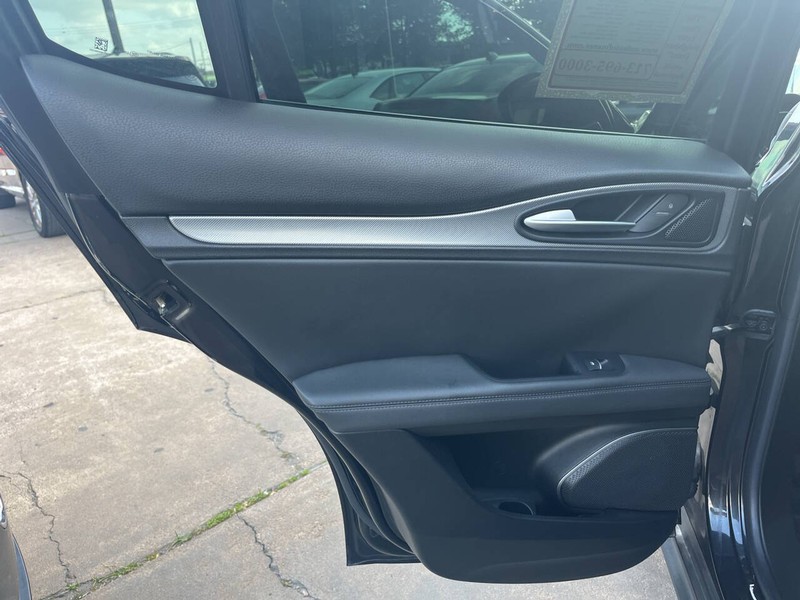Alfa Romeo Stelvio Vehicle Image 13