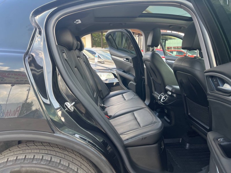 Alfa Romeo Stelvio Vehicle Image 19