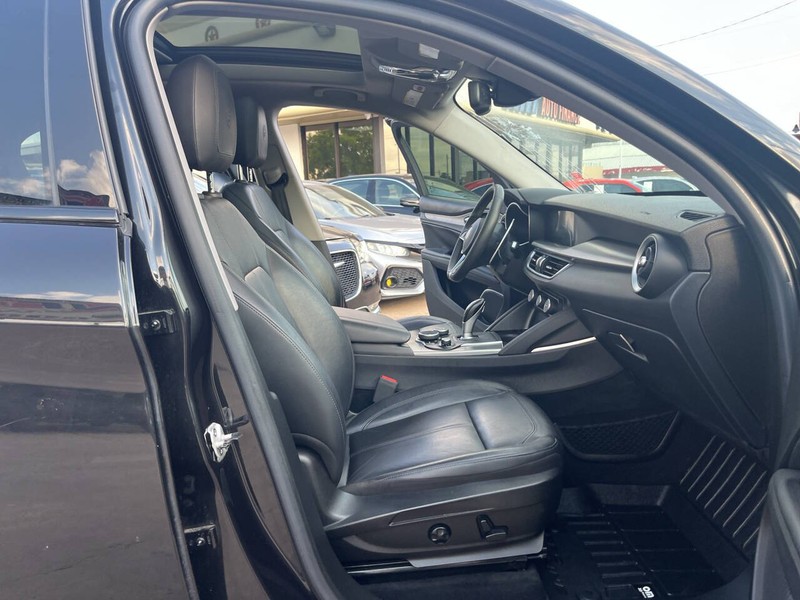 Alfa Romeo Stelvio Vehicle Image 20