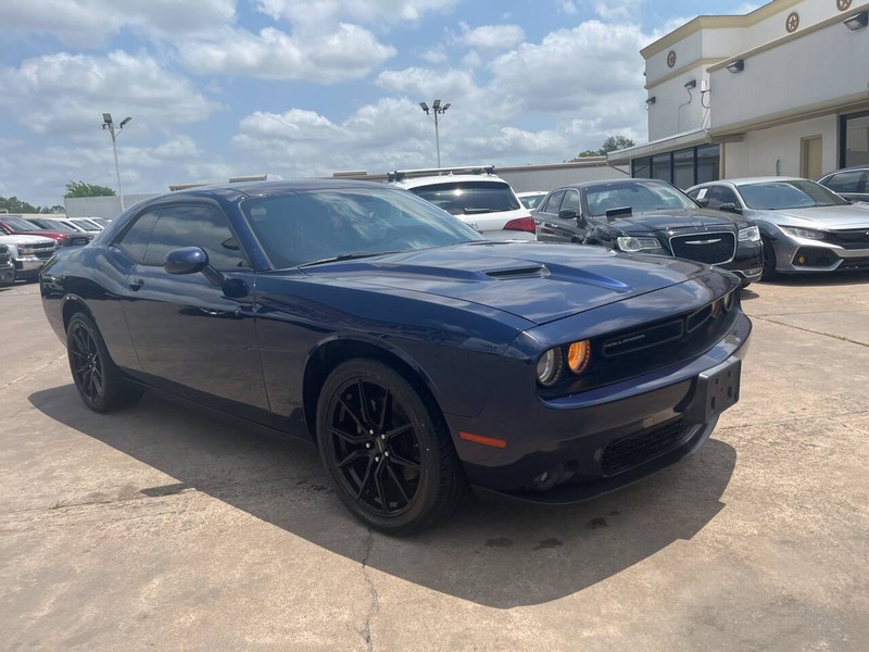Dodge Challenger Vehicle Image 02