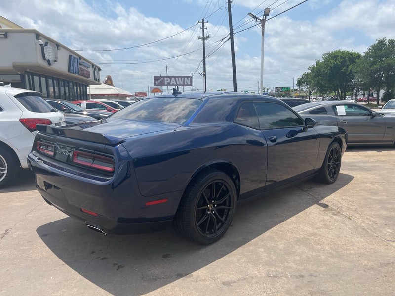 Dodge Challenger Vehicle Image 03