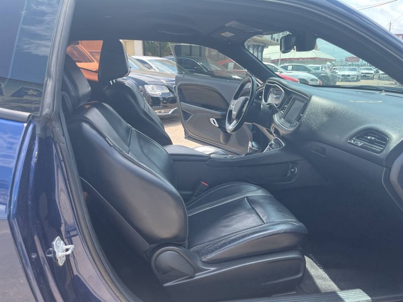 Dodge Challenger Vehicle Image 12