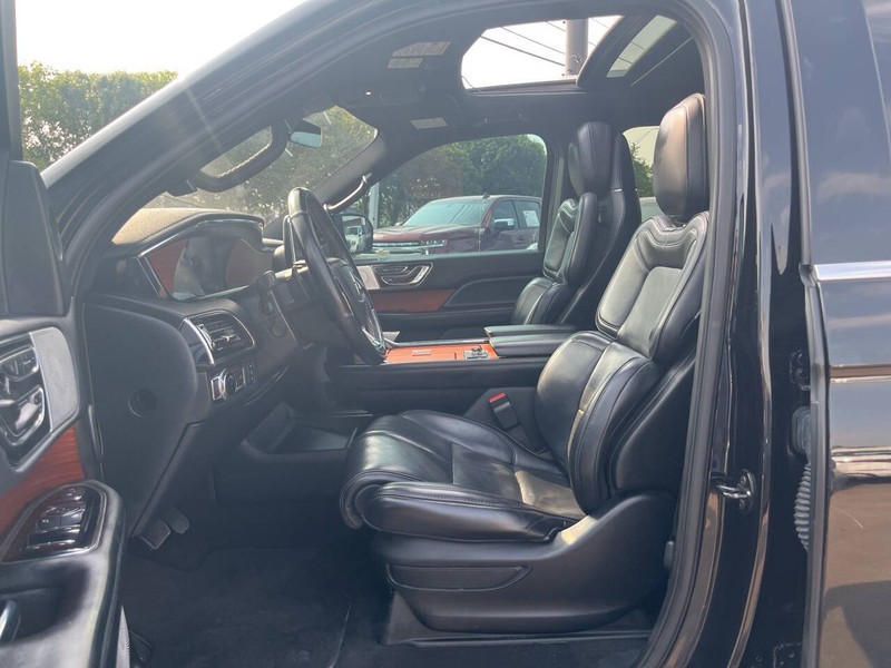 Lincoln Navigator Vehicle Image 06