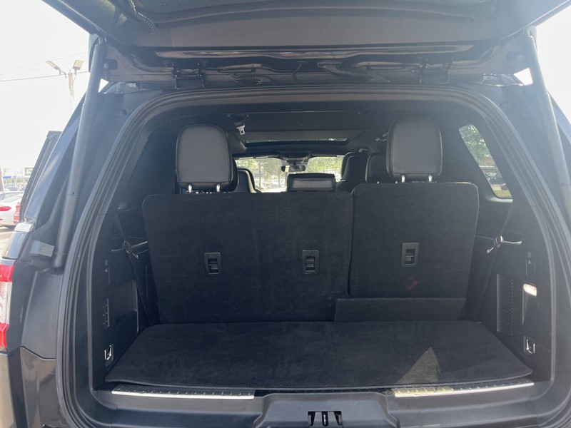 Lincoln Navigator Vehicle Image 22