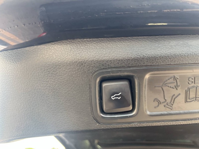 Lincoln Navigator Vehicle Image 23