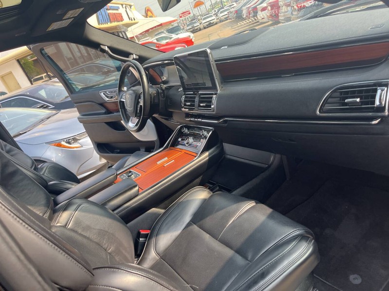 Lincoln Navigator Vehicle Image 27