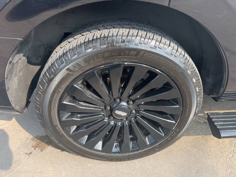 Lincoln Navigator Vehicle Image 28
