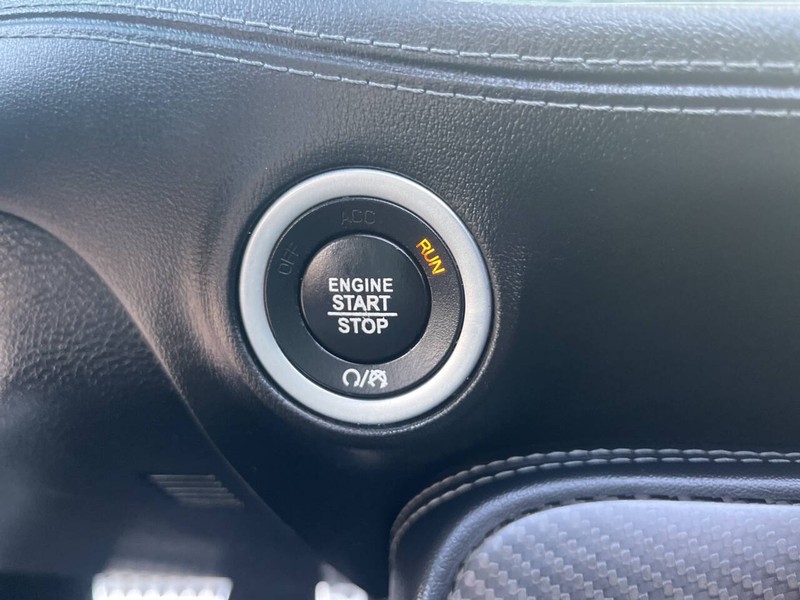 Dodge Challenger Vehicle Image 14