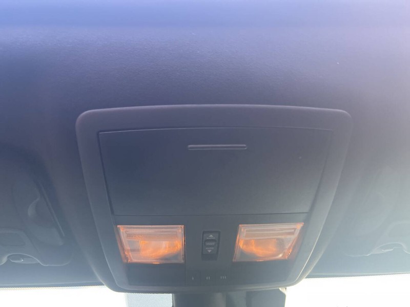 Dodge Challenger Vehicle Image 16