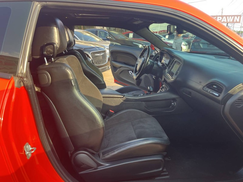 Dodge Challenger Vehicle Image 18