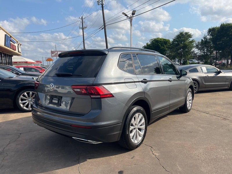 Volkswagen Tiguan Vehicle Image 04