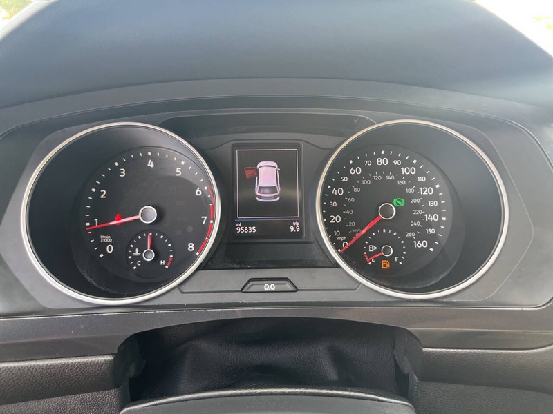 Volkswagen Tiguan Vehicle Image 09