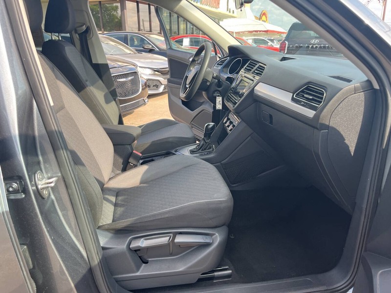 Volkswagen Tiguan Vehicle Image 19