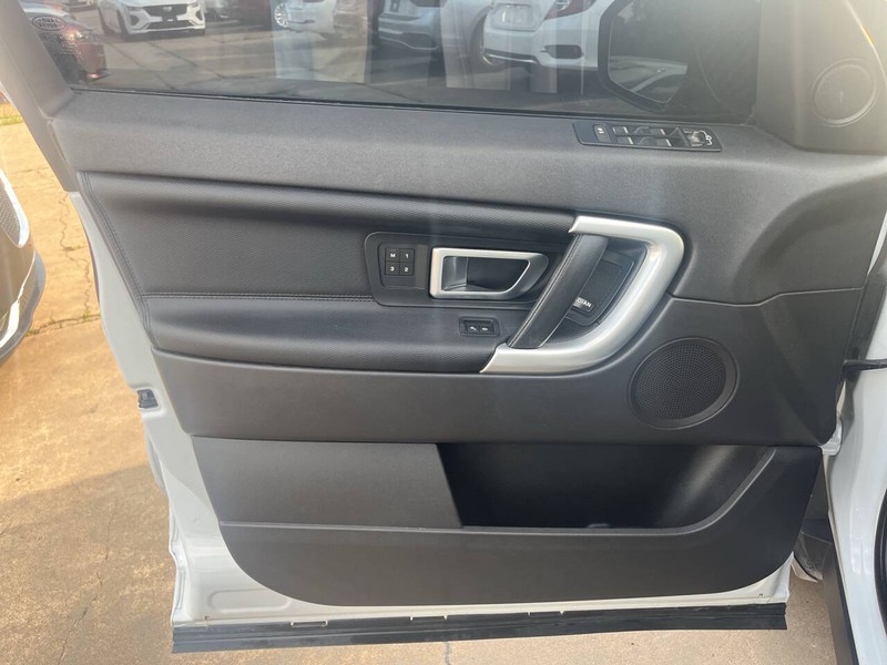 Land Rover Discovery Sport Vehicle Image 06