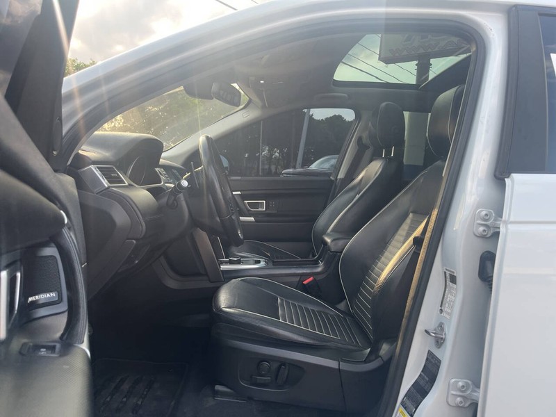 Land Rover Discovery Sport Vehicle Image 07