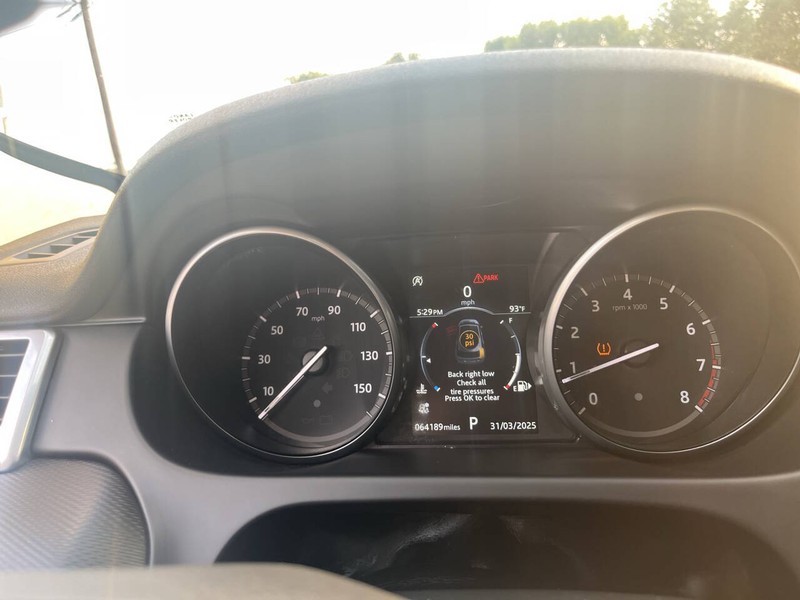 Land Rover Discovery Sport Vehicle Image 09