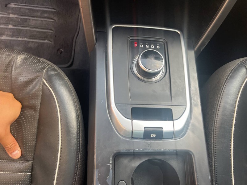 Land Rover Discovery Sport Vehicle Image 11