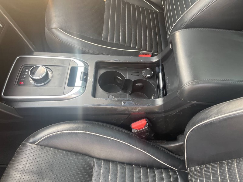 Land Rover Discovery Sport Vehicle Image 12