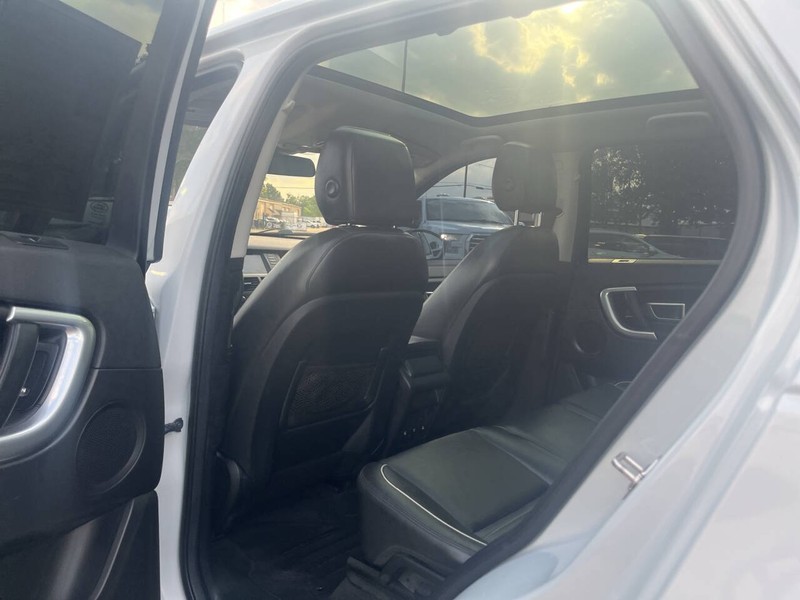 Land Rover Discovery Sport Vehicle Image 15