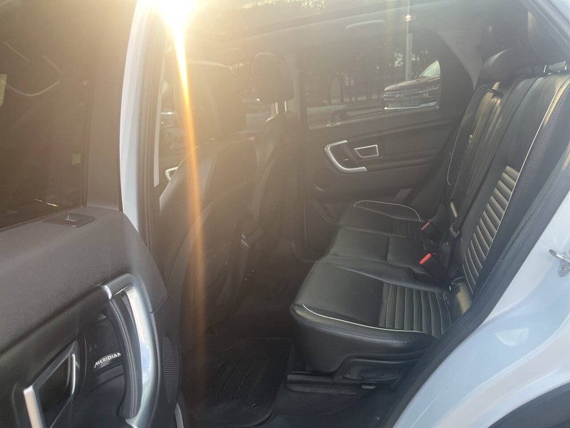 Land Rover Discovery Sport Vehicle Image 16