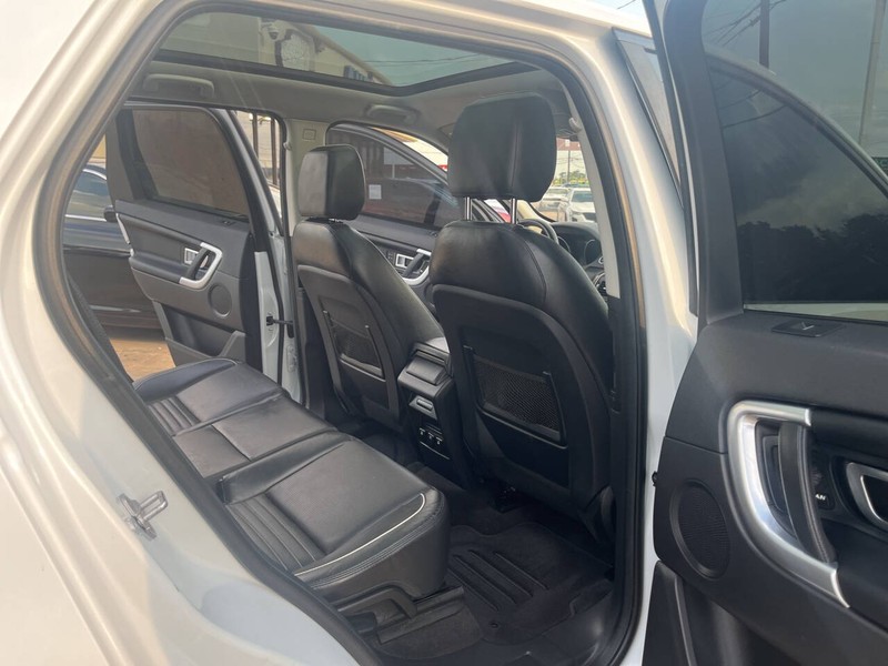 Land Rover Discovery Sport Vehicle Image 19