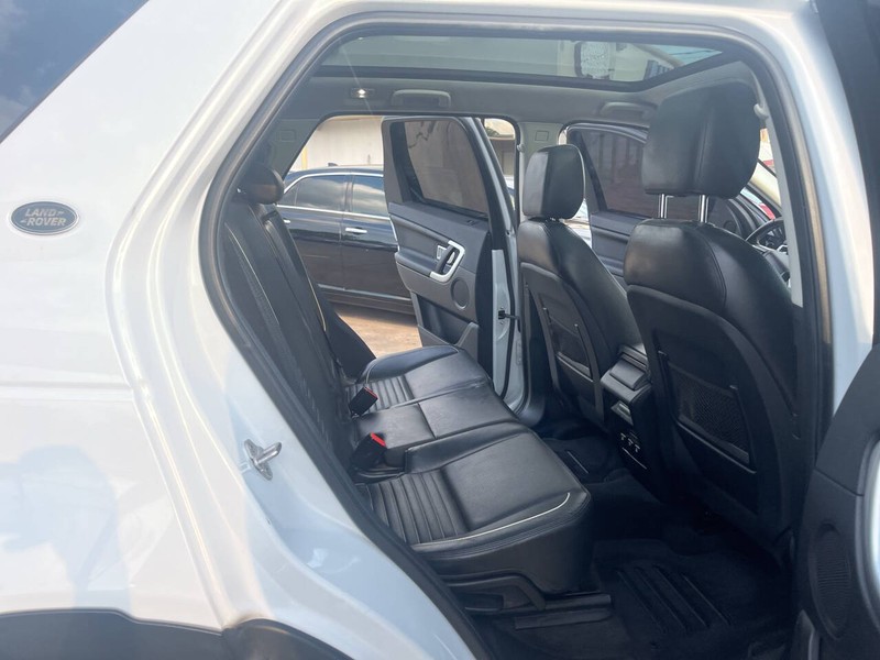 Land Rover Discovery Sport Vehicle Image 20