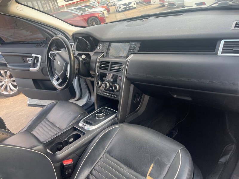 Land Rover Discovery Sport Vehicle Image 22