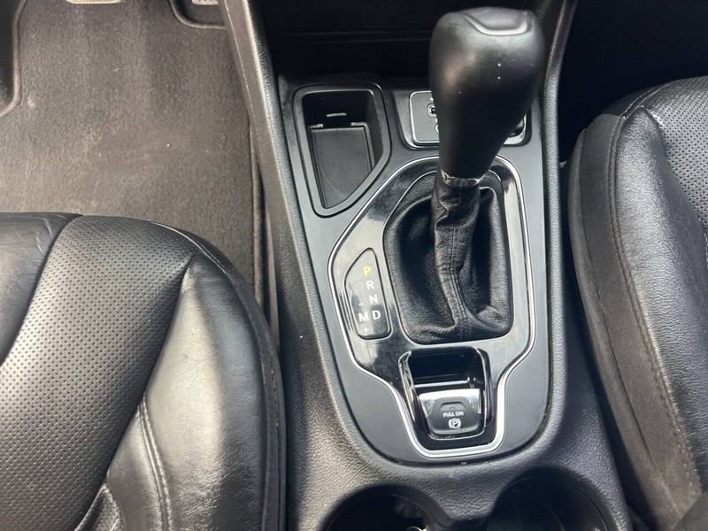 Jeep Cherokee Vehicle Image 12