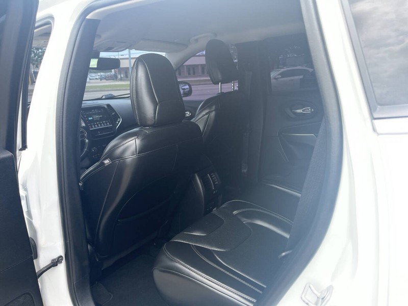Jeep Cherokee Vehicle Image 15