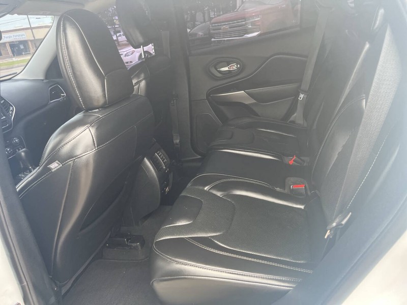 Jeep Cherokee Vehicle Image 16