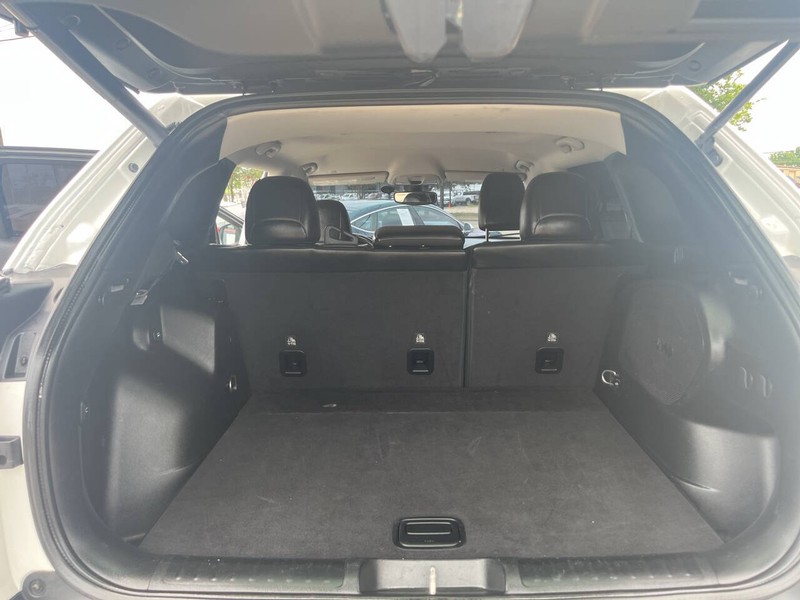 Jeep Cherokee Vehicle Image 17
