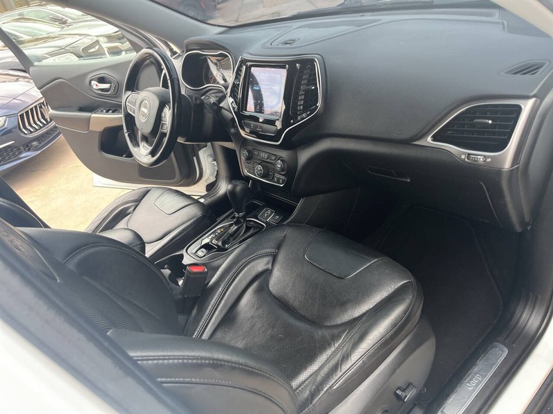 Jeep Cherokee Vehicle Image 21