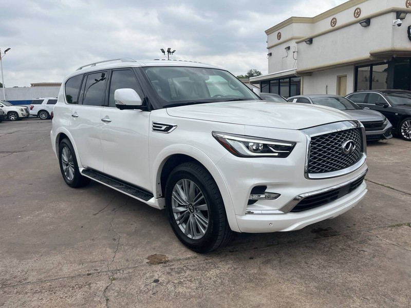 INFINITI QX80 Vehicle Image 03