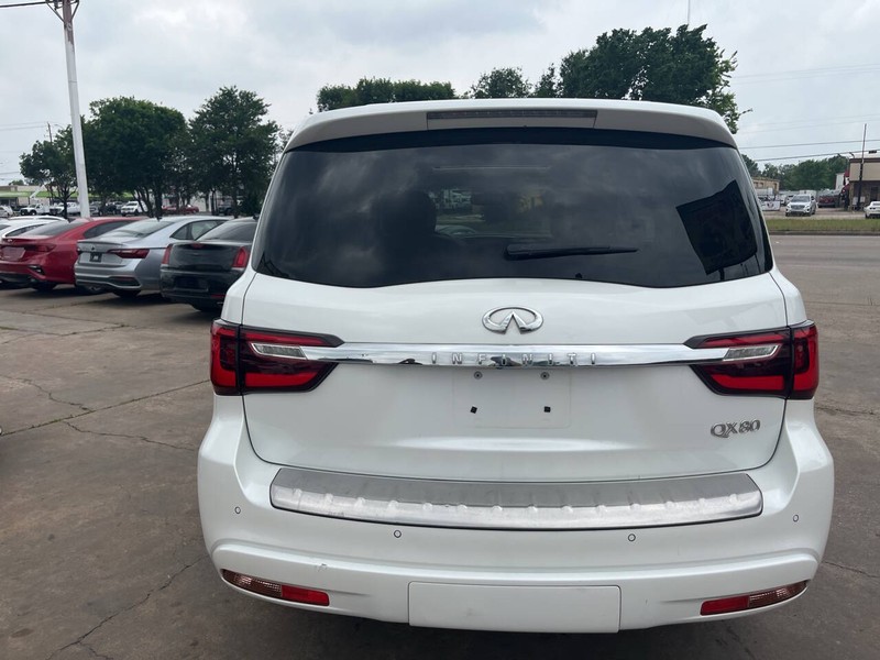 INFINITI QX80 Vehicle Image 04