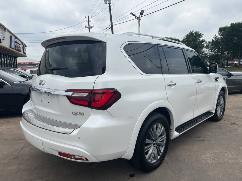 INFINITI QX80 Vehicle Image 05