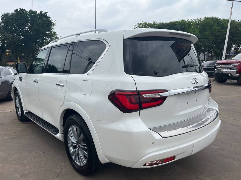 INFINITI QX80 Vehicle Image 06
