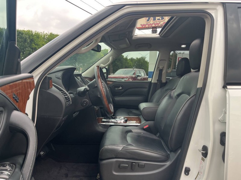 INFINITI QX80 Vehicle Image 08
