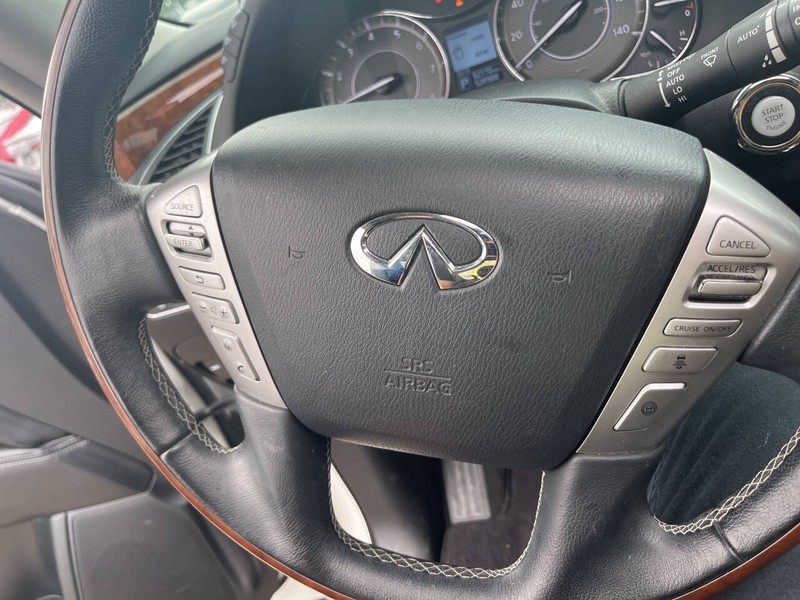 INFINITI QX80 Vehicle Image 12