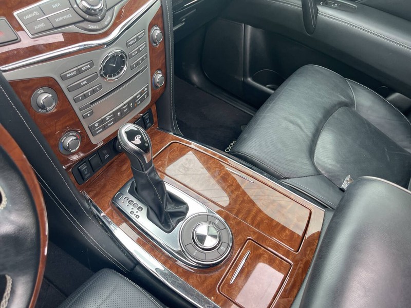 INFINITI QX80 Vehicle Image 15