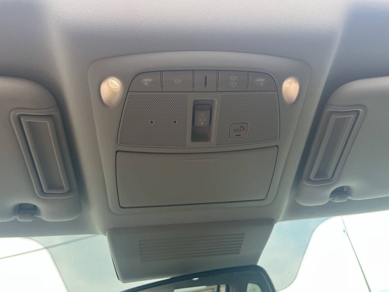 INFINITI QX80 Vehicle Image 16
